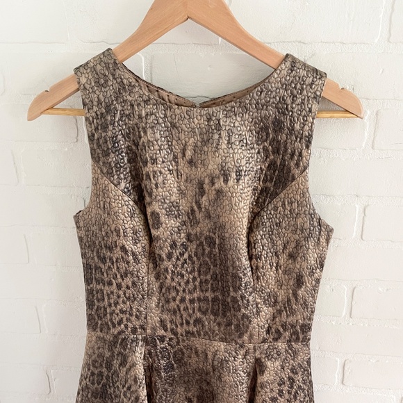 Monique Lhuillier Mini Dress Leopard print Iridescent Jacquard Mobwife Sz 8 - Picture 5 of 16